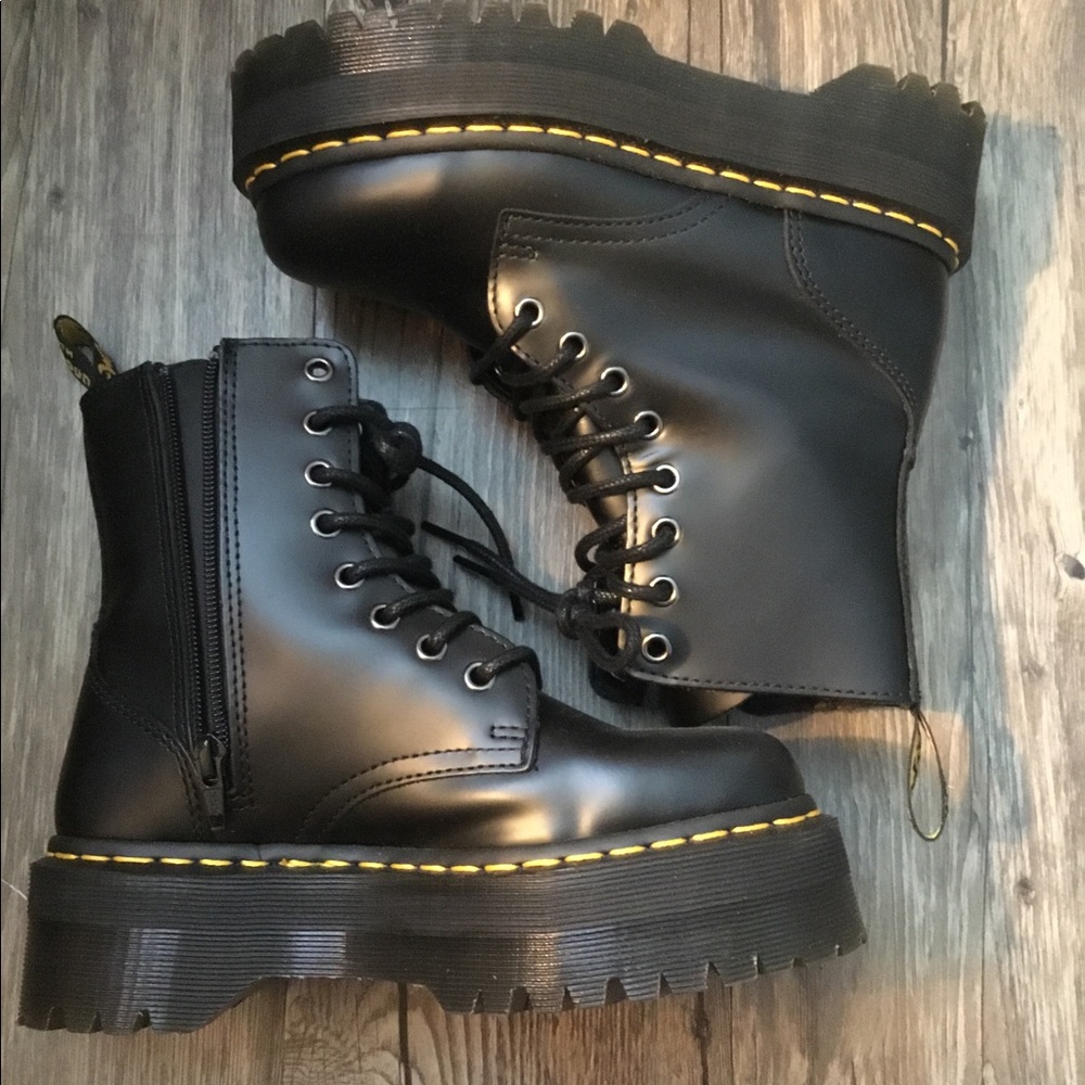 ❌SOLD❌ DOC MARTENS Jadon Like New! - Picture 1 of 4